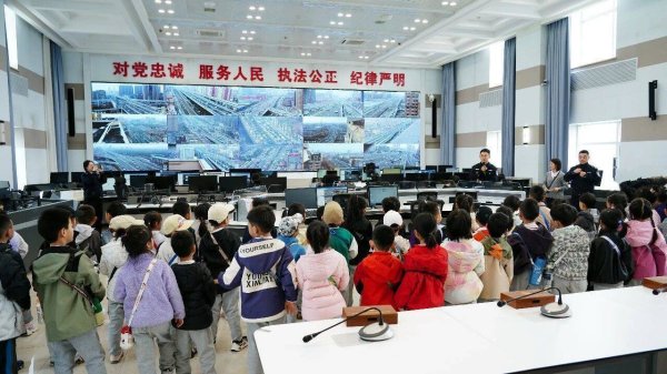 沉浸式体验学习交规 零距离互动领悟安全
