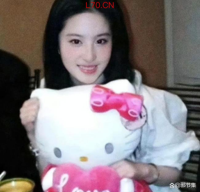 刘亦菲的原名是安风 名字背后的故事