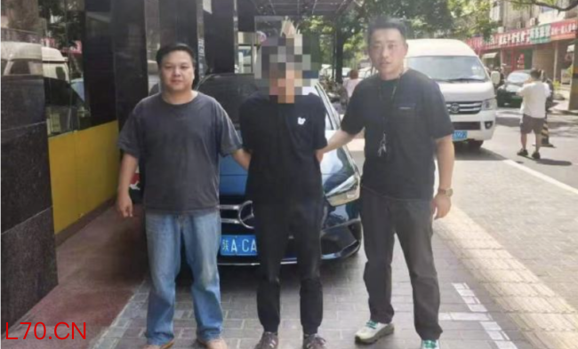 员工偷换收款码转走近10万